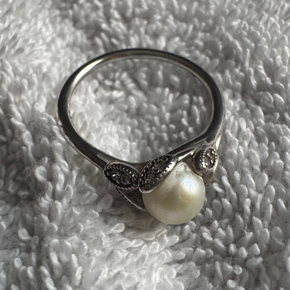 PANDORA Ring Luminous, White Pearl 190967P48 - SIZE 8 - Picture 3 of 3